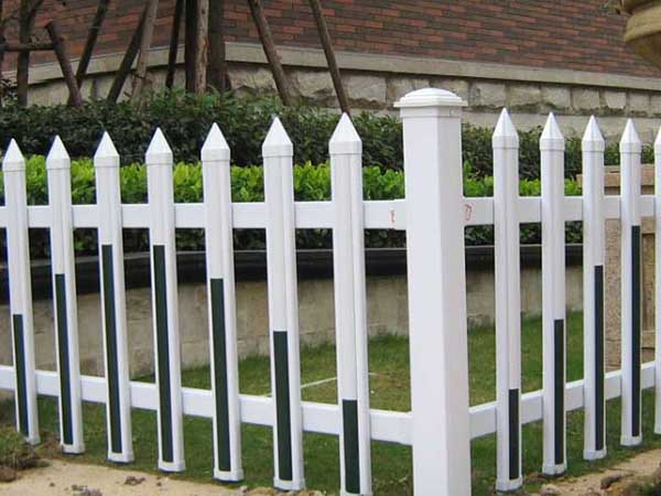 pvc<a href='http://m.fvsm.cn' target='_blank'><u>草坪<a href='http://m.fvsm.cn' target='_blank'><u>護(hù)欄</u></a></u></a>