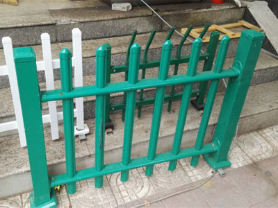 小區(qū)<a href='http://m.fvsm.cn' target='_blank'><u>鋼制<a href='http://m.fvsm.cn' target='_blank'><u>護欄</u></a></u></a>圍墻