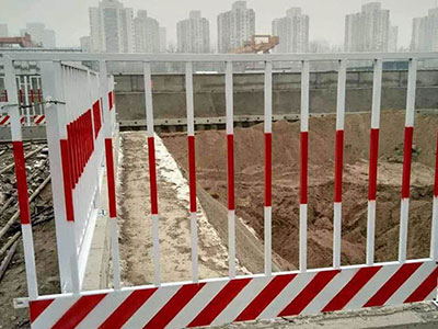 基坑豎管<a href='http://m.fvsm.cn' target='_blank'><u>臨邊<a href='http://m.fvsm.cn' target='_blank'><u>護(hù)欄</u></a></u></a>