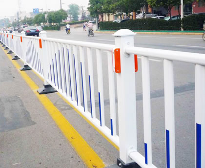 <a href='http://m.fvsm.cn' target='_blank'><u>道路<a href='http://m.fvsm.cn' target='_blank'><u>護(hù)欄</u></a></u></a>