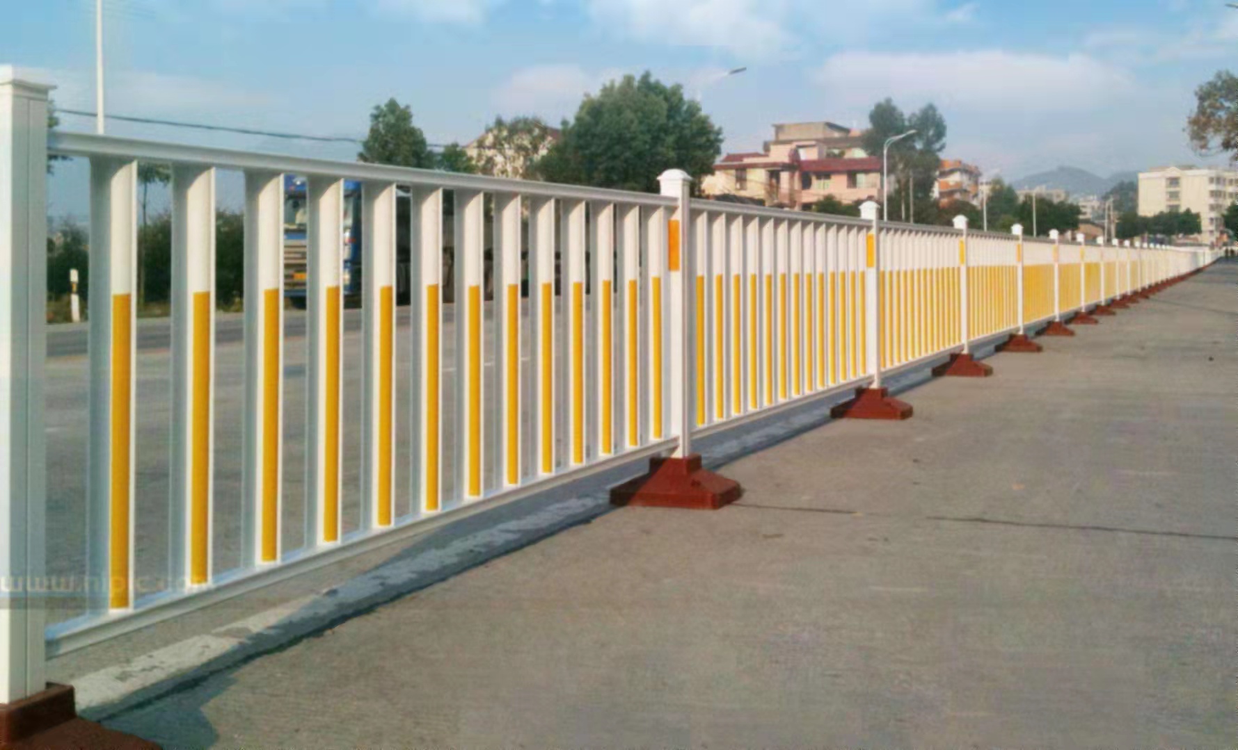 <a href='http://m.fvsm.cn' target='_blank'><u>道路<a href='http://m.fvsm.cn' target='_blank'><u>護(hù)欄</u></a></u></a>