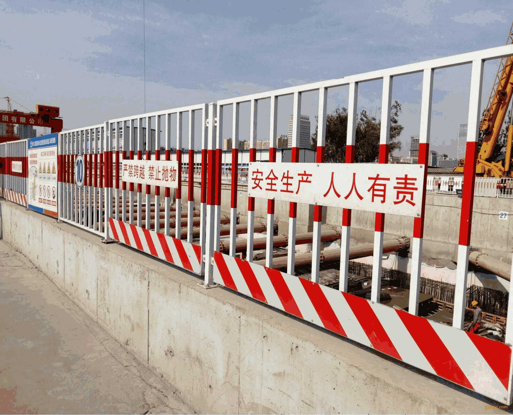<a href='http://m.fvsm.cn' target='_blank'><u>基坑<a href='http://m.fvsm.cn' target='_blank'><u>護(hù)欄</u></a></u></a>